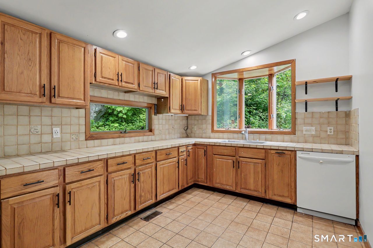 52 Stanley Road Monroe, CT 06468 - Photo 16 of 38