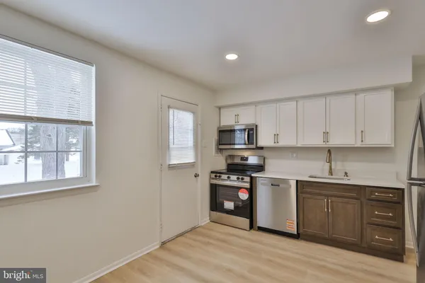 $2,198 | 305 South Warminster Road, Unit B3, Hatboro, PA 19040