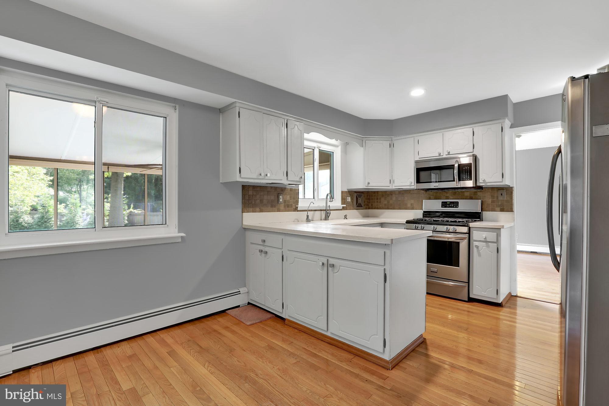 1761 Sorrel Road Warrington, PA 18976 - Photo 5 of 26 Cheerful Kitchen