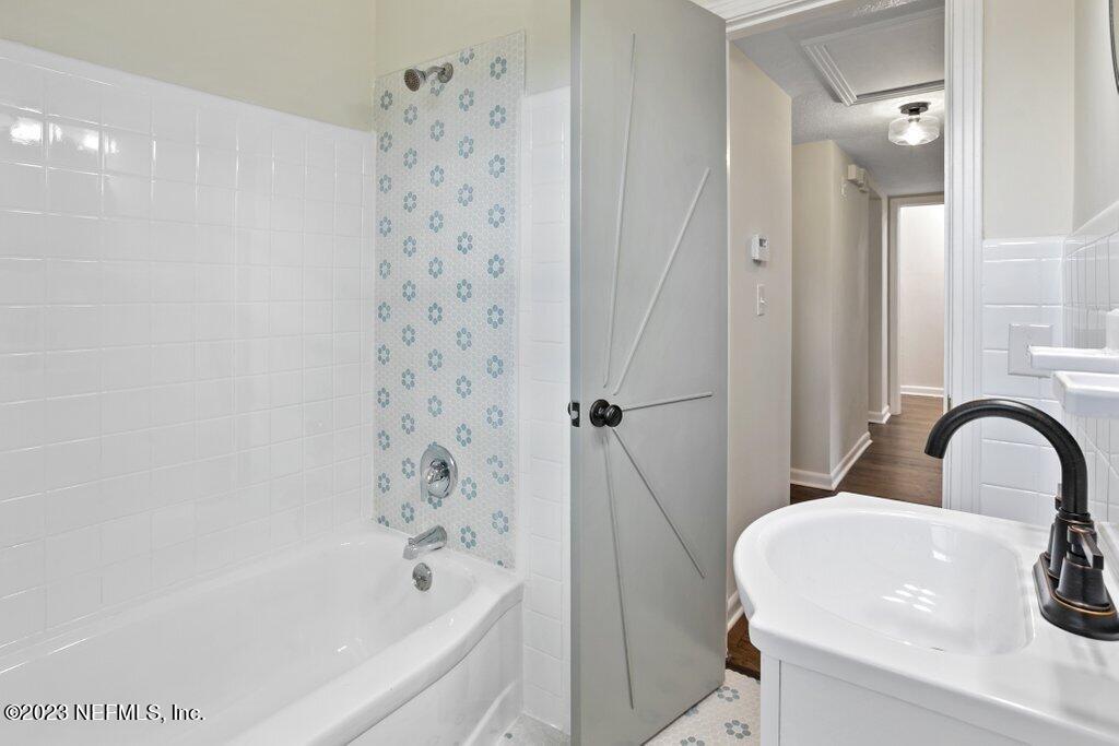 6404 Wesleyan Road Jacksonville, FL 32217 - Photo 30 of 45 a bathroom with a sink and a bathtub