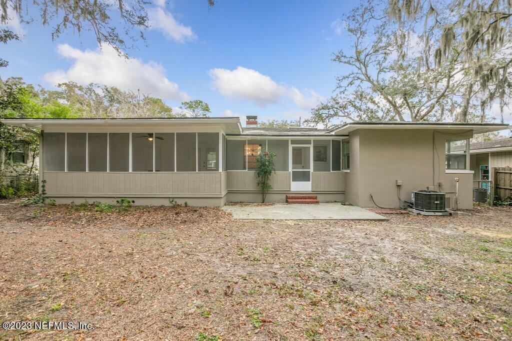 6404 Wesleyan Road Jacksonville, FL 32217 - Photo 42 of 45 front view of a house with a dry yard