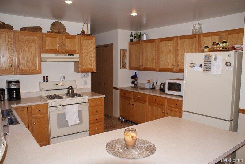 2207 Imlay City Road Lapeer, MI 48446 - Photo 9 of 22 DSC03924.JPG