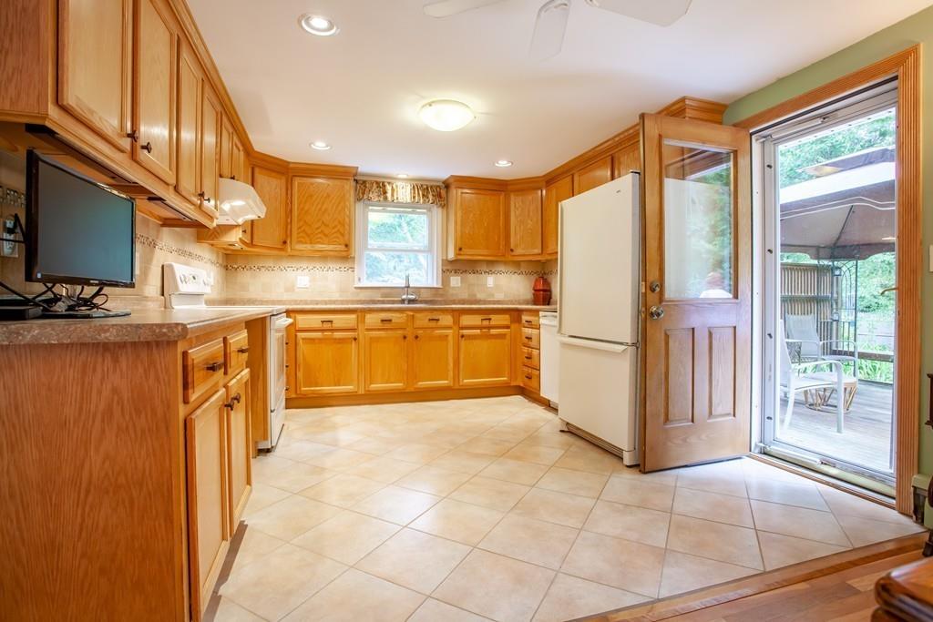 8 Sycamore Road Westford, MA 01886 - Photo 6 of 17 Gallery Image 6