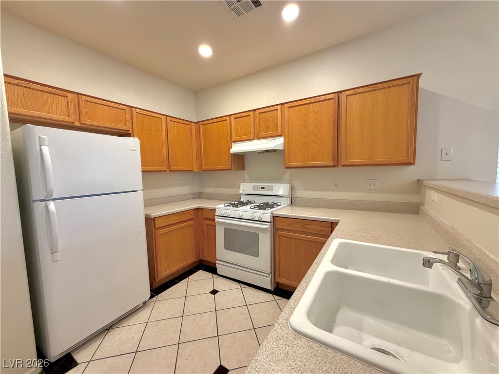 8824 Rambling Rock Court Las Vegas, NV 89148 - Photo 15 of 35