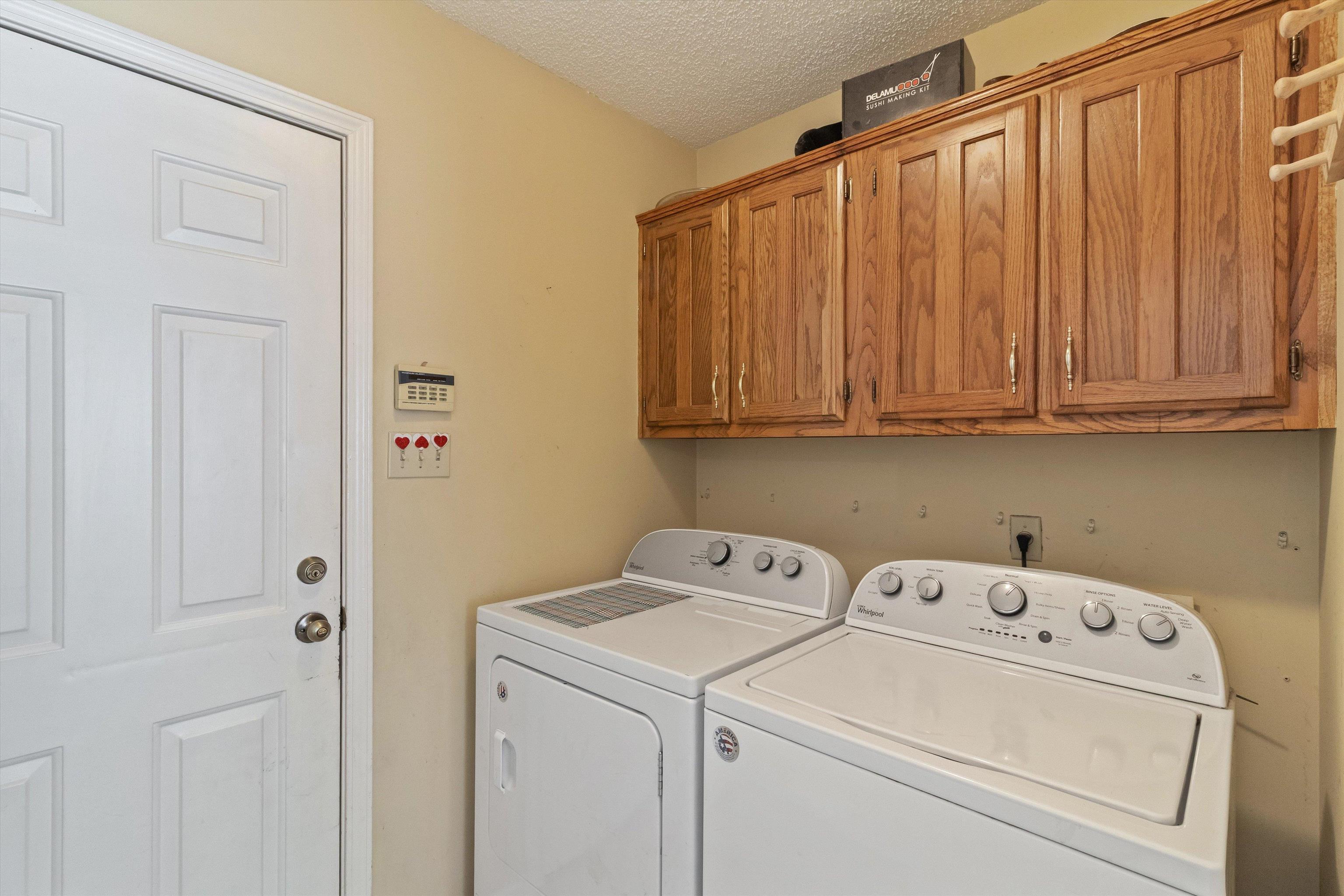 6712 Booth Forrest Drive Bartlett, TN 38135 - Photo 15 of 27 a utility room with dryer and washer