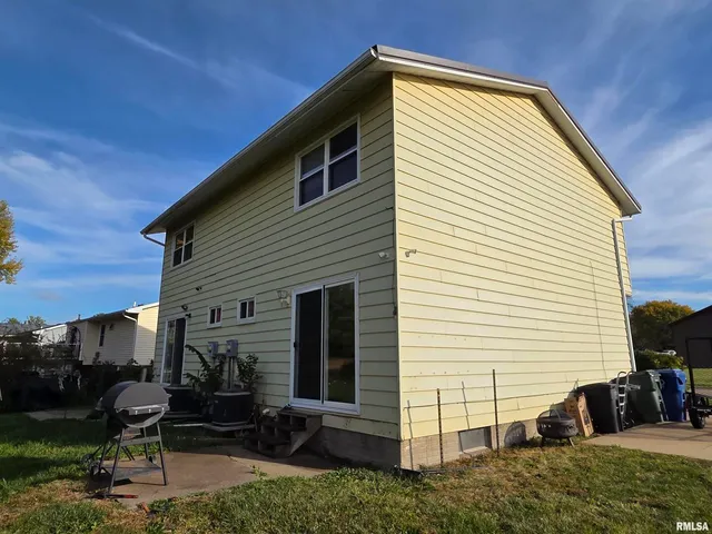 $242,000 | 3932 North Elsie Avenue, Davenport, IA 52806