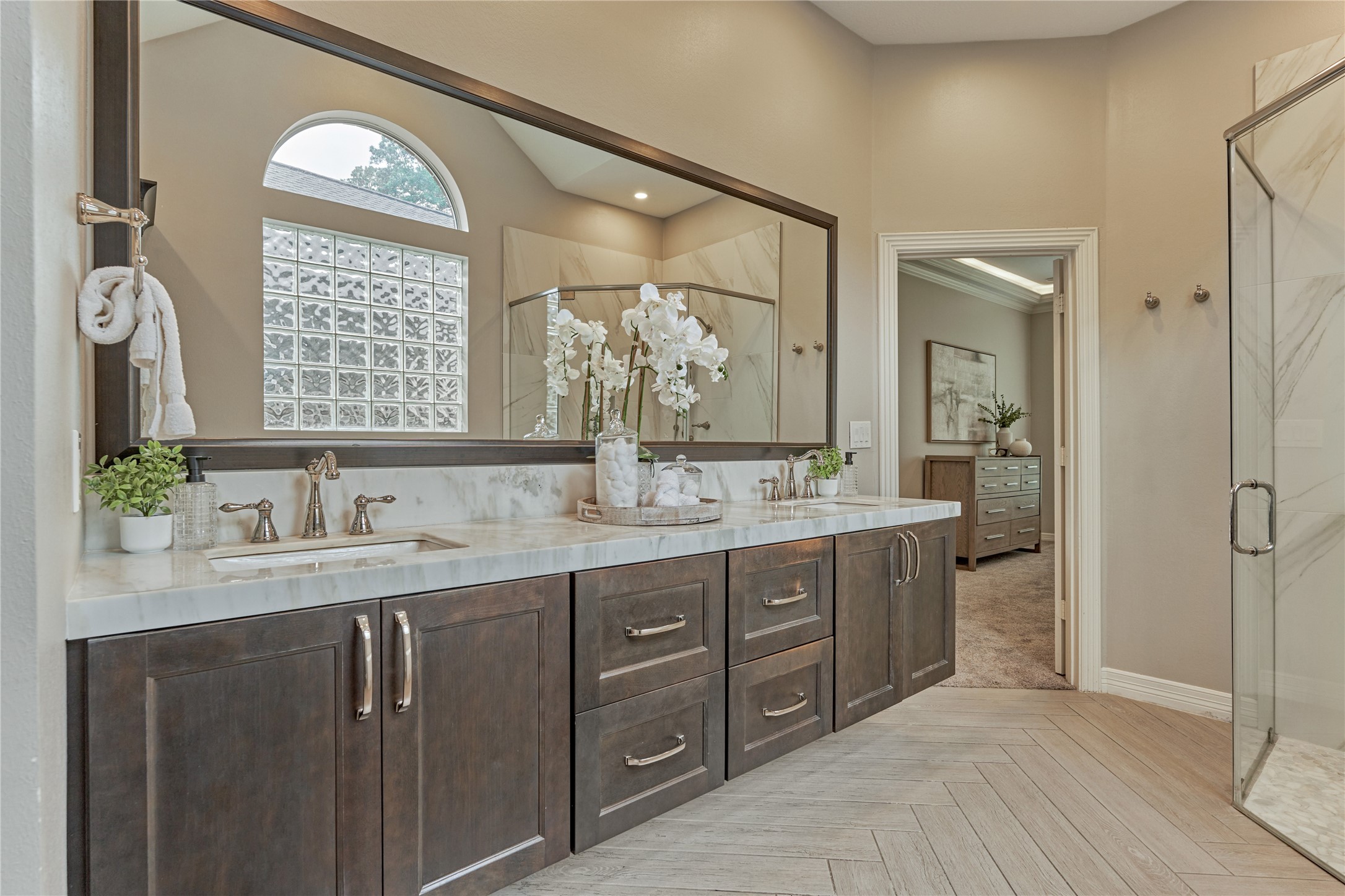 7 Gentry Oak Court Spring, TX 77381 - Photo 27 of 50 a bathroom with a double vanity sink and a mirror