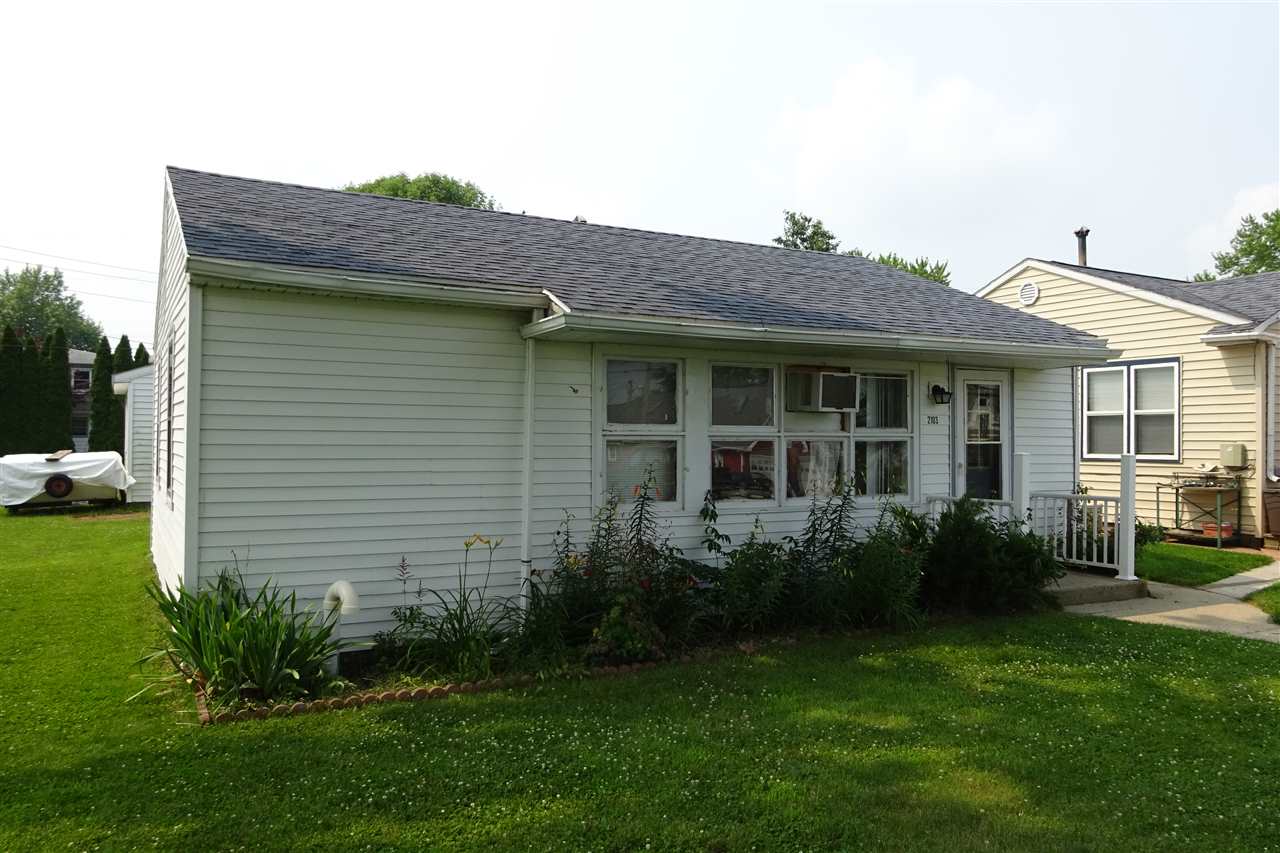 2103 Wolfs Point Drive Rochester, IN 46975 - Photo 2 of 15