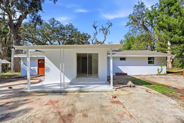 a picture of a tree in a backyard of a house