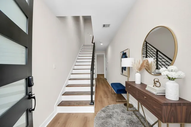 $549,999 | 1603 Sylvester Road, Houston, TX 77009