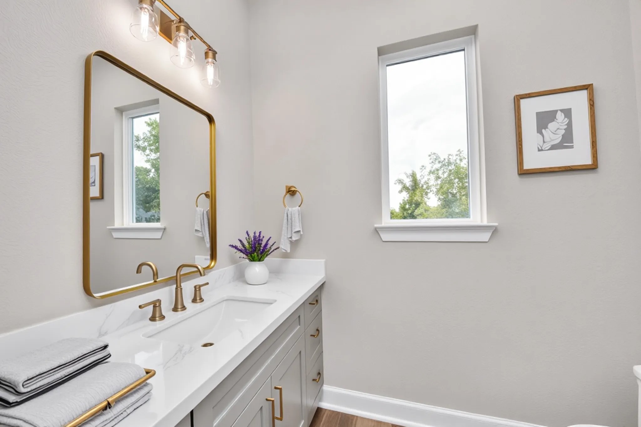 1603 Sylvester Road Houston, TX 77009 - Photo 7 of 15 Powder room 2nd floor