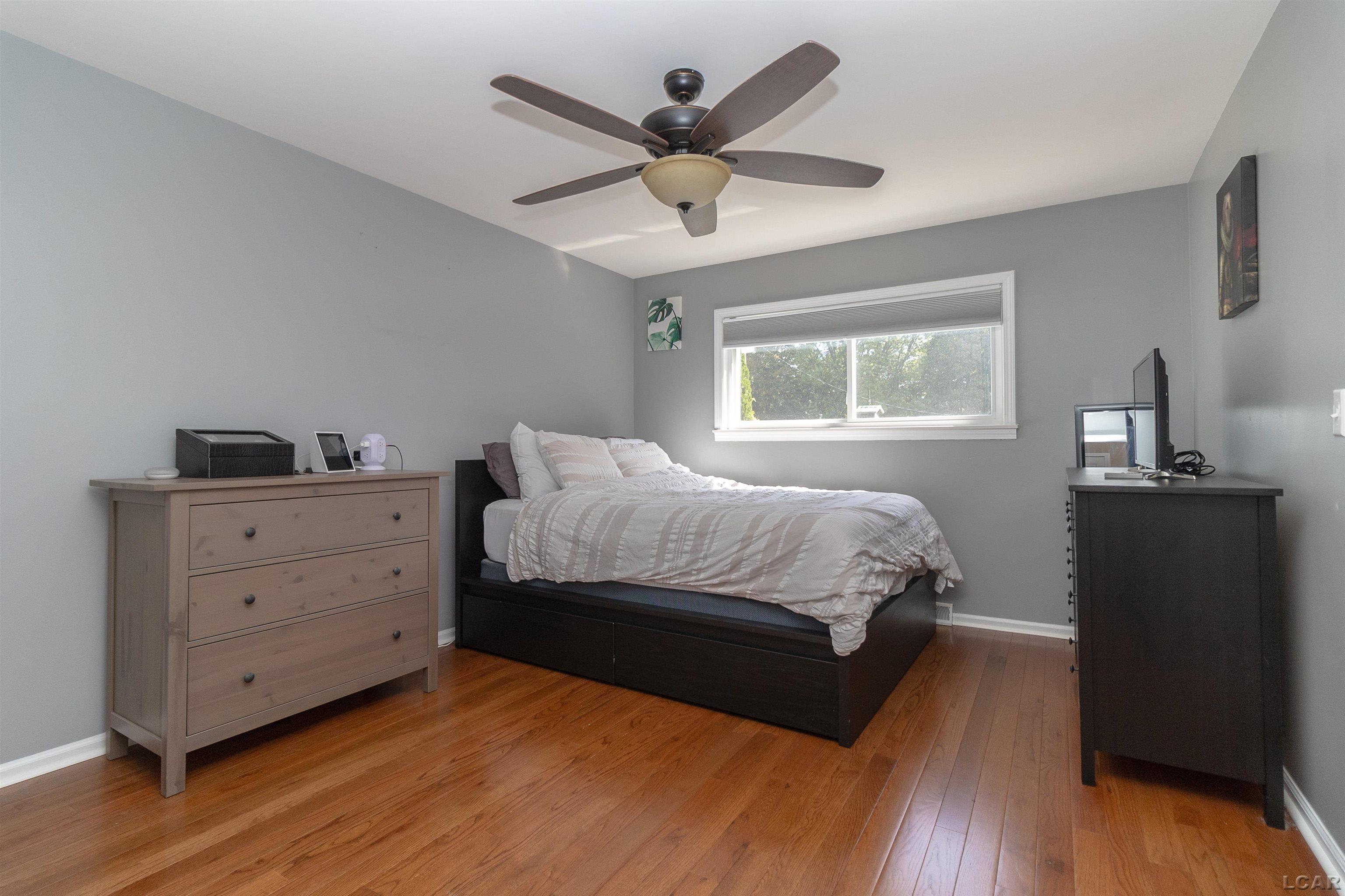 4118 South Custer Road Monroe, MI 48161 - Photo 35 of 59 THIRD BEDROOM