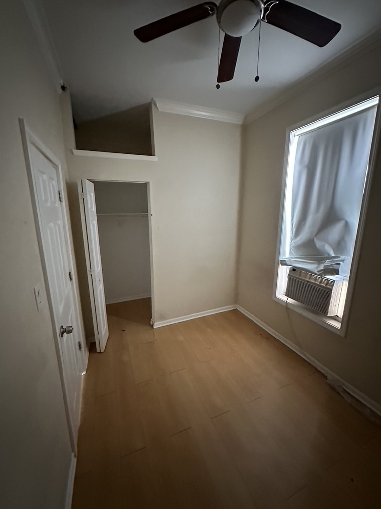 321 West 24th Street, Unit 3R Chicago, IL 60616 - Photo 6 of 11 a view of an empty room with a window