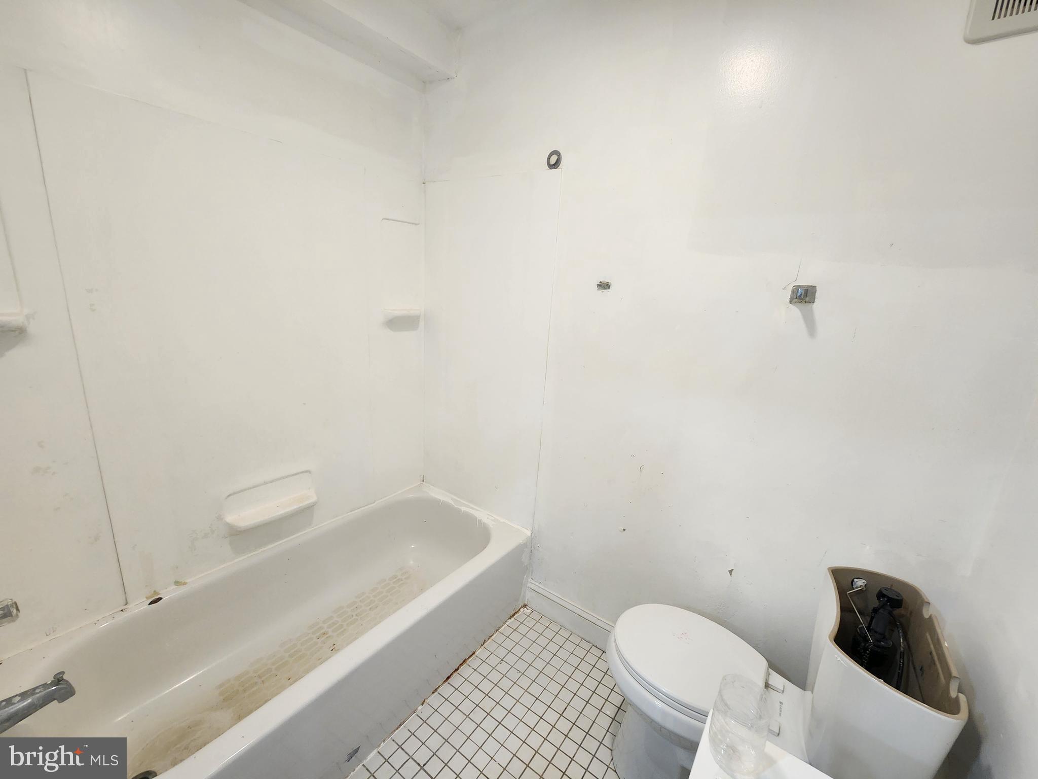 3507 Pelham Avenue Baltimore, MD 21213 - Photo 20 of 36 a bathroom with a granite countertop toilet and a bathtub