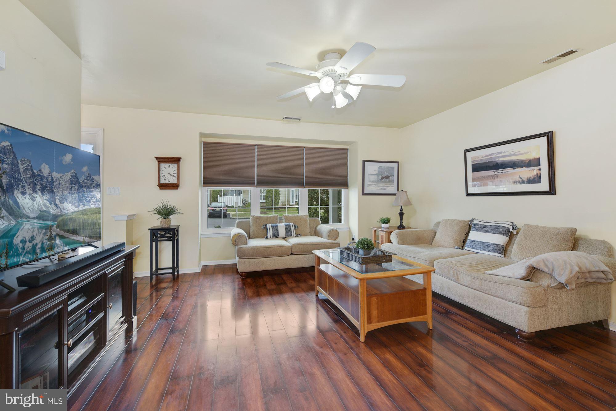 1402 Stokes Road Mount Laurel, NJ 08054 - Photo 4 of 25 Living Room