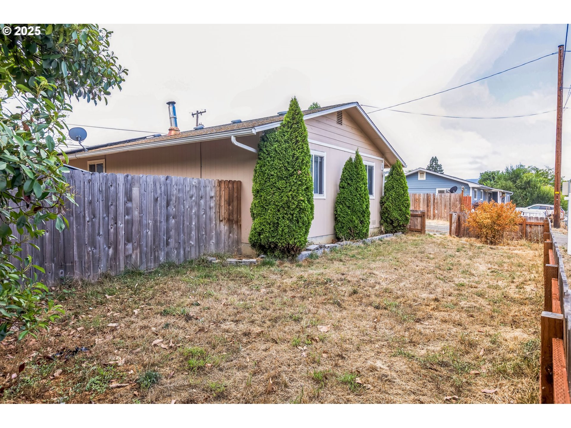 663 East 4th Avenue Riddle, OR 97469 - Photo 8 of 40