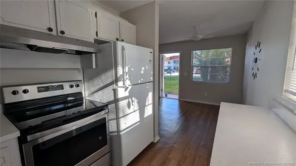 $1,300 | 2600 Southeast Ocean Boulevard, Unit EE3, Stuart, FL 34996