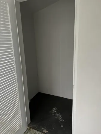 a view of utility room