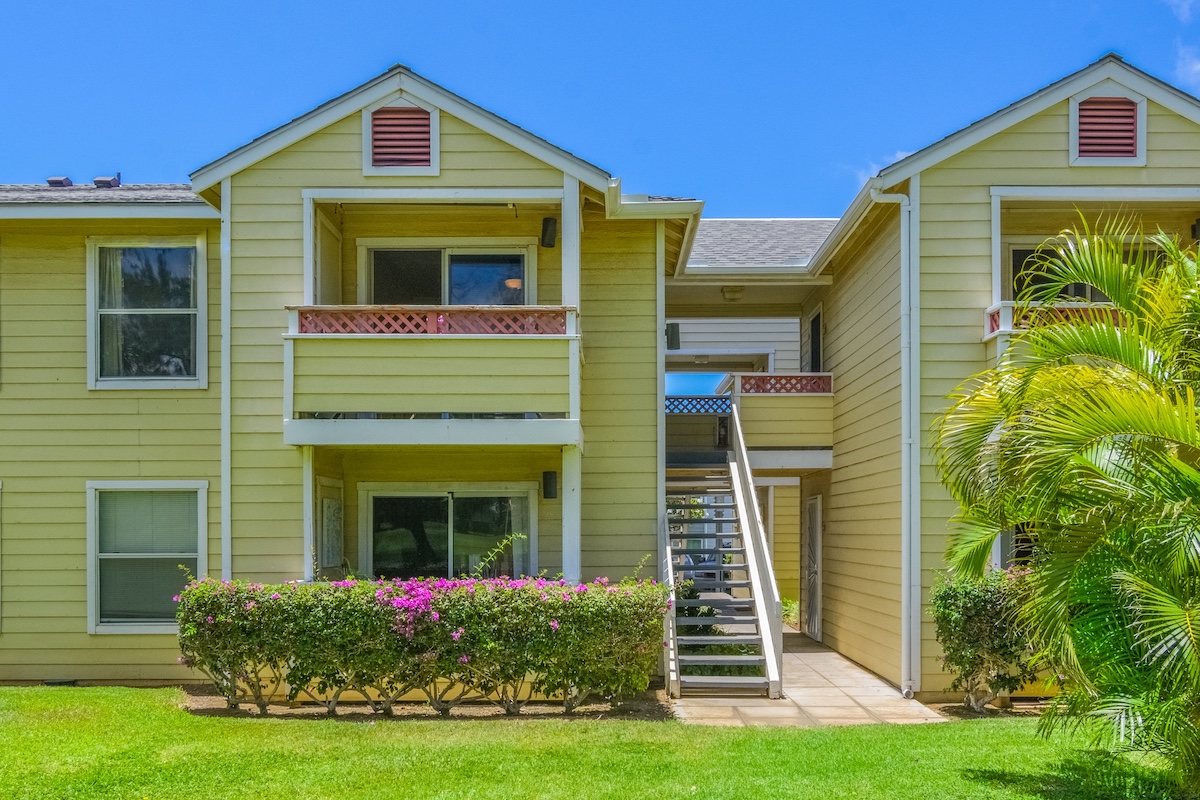 68-3831 Lua Kula Street, Unit G203 Waikoloa, HI 96738 - Photo 17 of 30 a front view of a house with garden