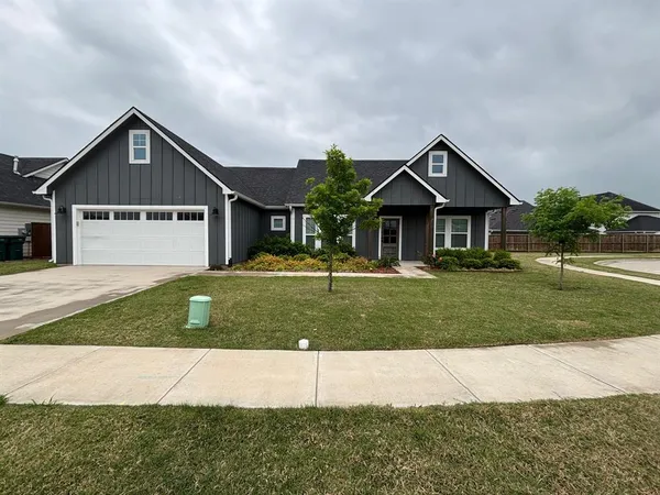 $1,975 | 502 Sonoma Court, Sherman, TX 75092