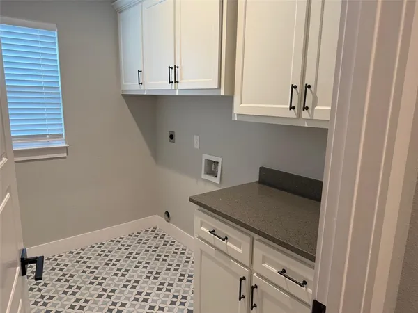 $1,975 | 502 Sonoma Court, Sherman, TX 75092