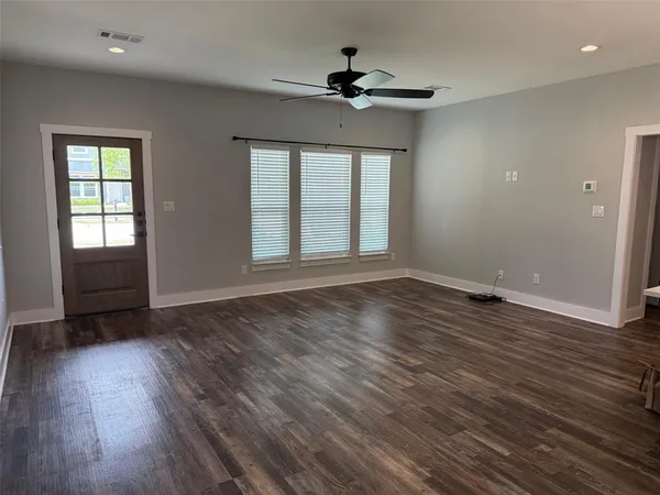 $1,975 | 502 Sonoma Court, Sherman, TX 75092