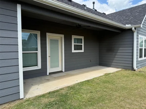 $1,975 | 502 Sonoma Court, Sherman, TX 75092