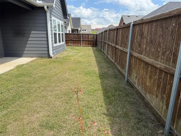 $1,975 | 502 Sonoma Court, Sherman, TX 75092