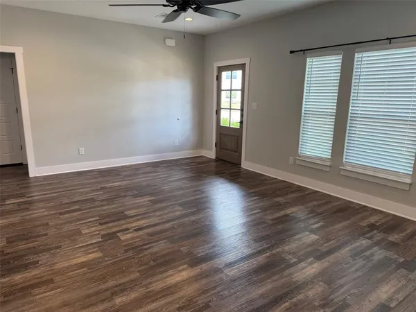 $1,975 | 502 Sonoma Court, Sherman, TX 75092