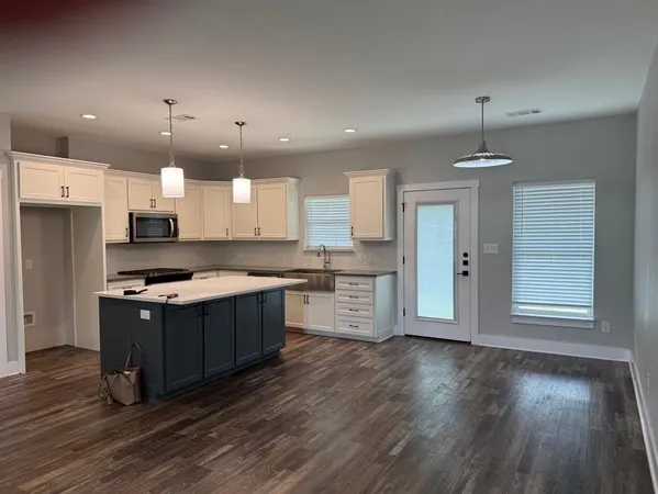 $1,975 | 502 Sonoma Court, Sherman, TX 75092