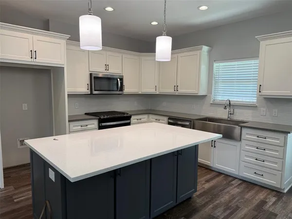 $1,975 | 502 Sonoma Court, Sherman, TX 75092