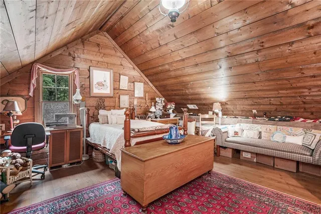 a view of livingroom with furniture