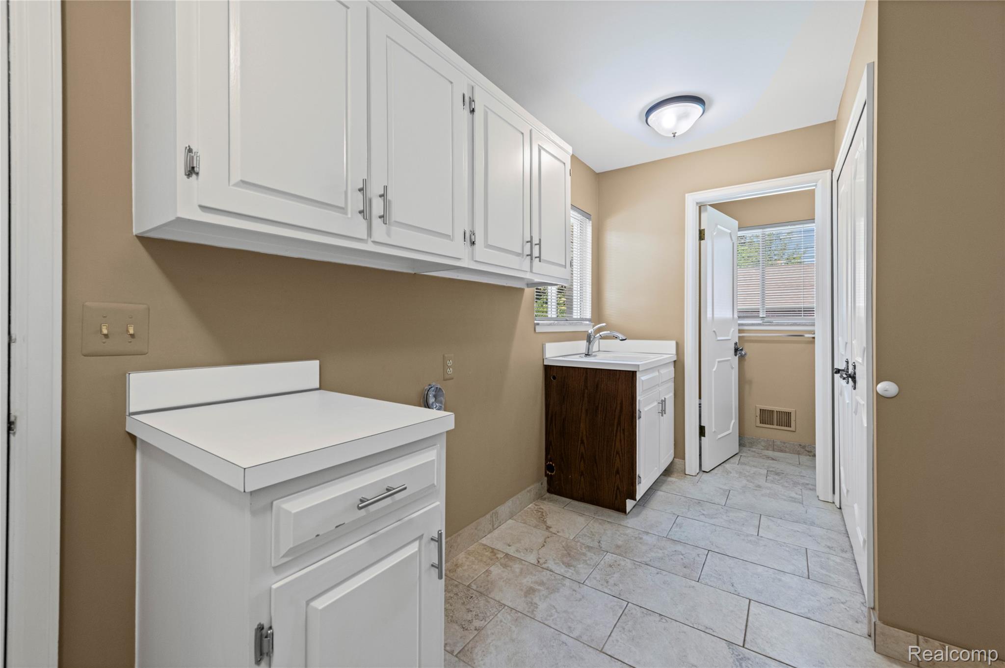 739 Ballantyne Road Grosse Pointe, MI 48236 - Photo 27 of 40