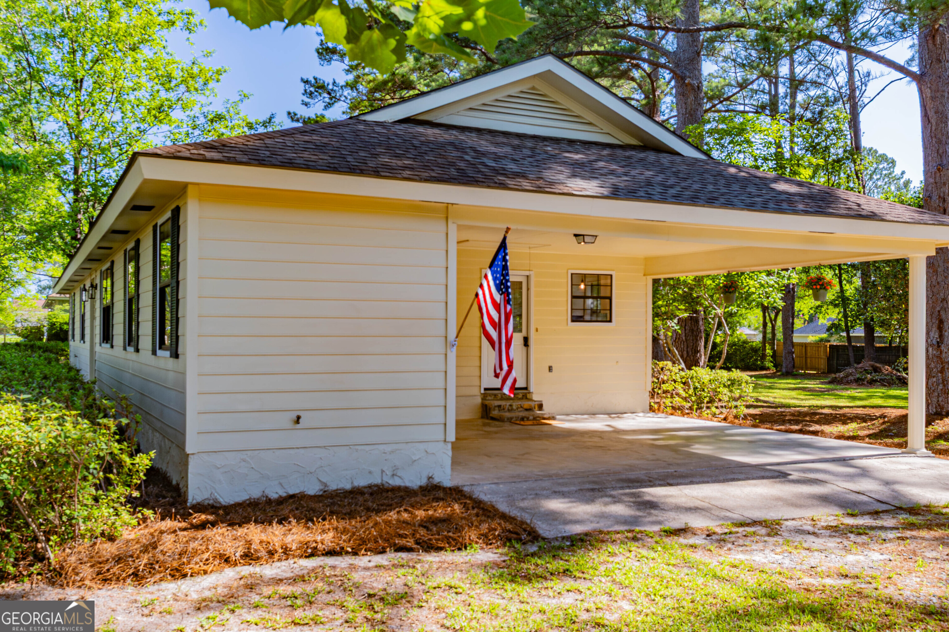 1010 Cherrywood Road Waycross, GA 31503 - Photo 4 of 27