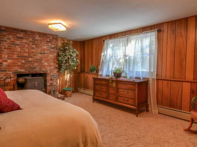 120 Oakhurst Road Cape Elizabeth, ME 04107 - Photo 16 of 18 Den/Family/Great Room.