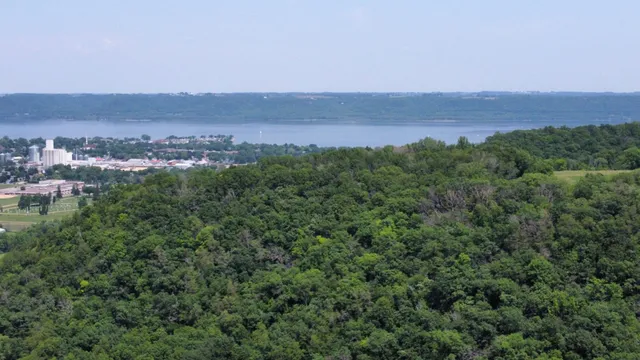 $750,000 | 30156 715th Street, Lake City, MN 55041