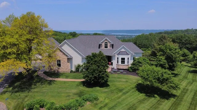 $750,000 | 30156 715th Street, Lake City, MN 55041