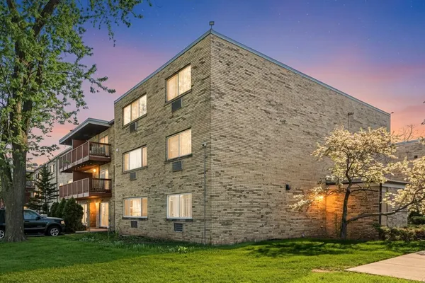 $210,900 | 700 West Dempster Street, Unit G1, Mount Prospect, IL 60056