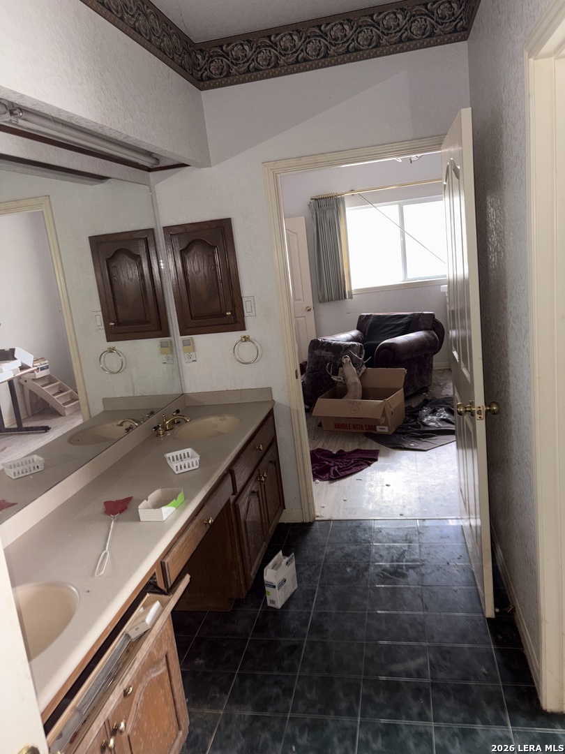 10520 Highway 281 Spring Branch, TX 78070 - Photo 3 of 11 a living room with furniture