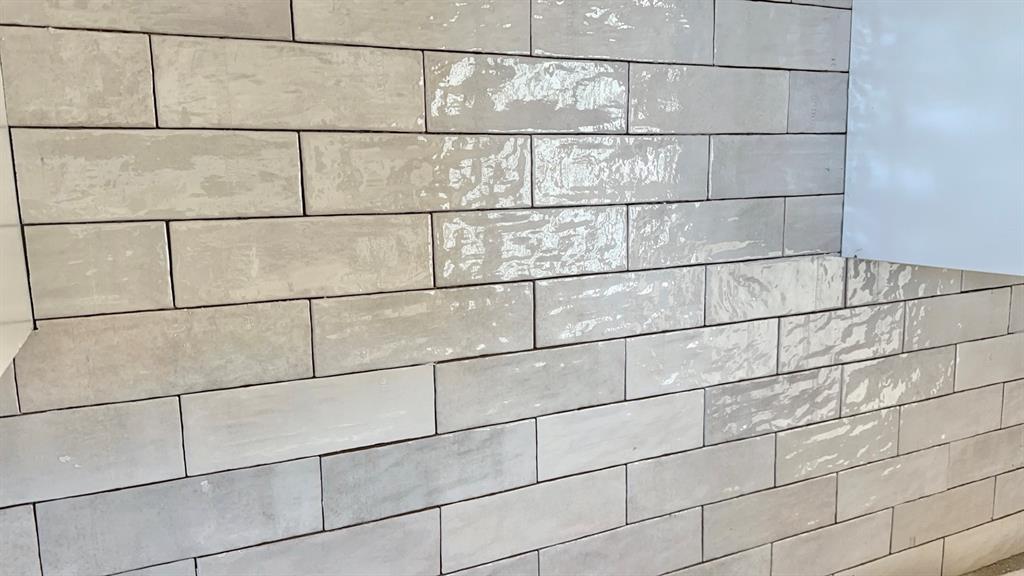 2000 Collin Street Weatherford, TX 76085 - Photo 5 of 13 Beautiful Backsplash