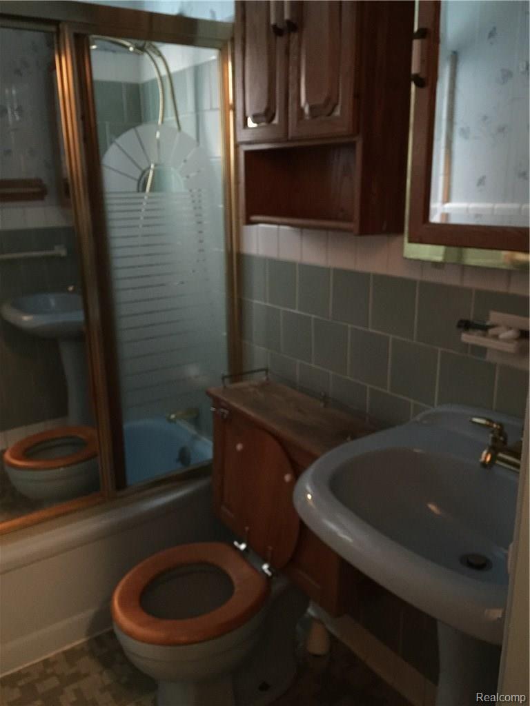 20110 Burt Road Detroit, MI 48219 - Photo 26 of 28 MAIN BATH