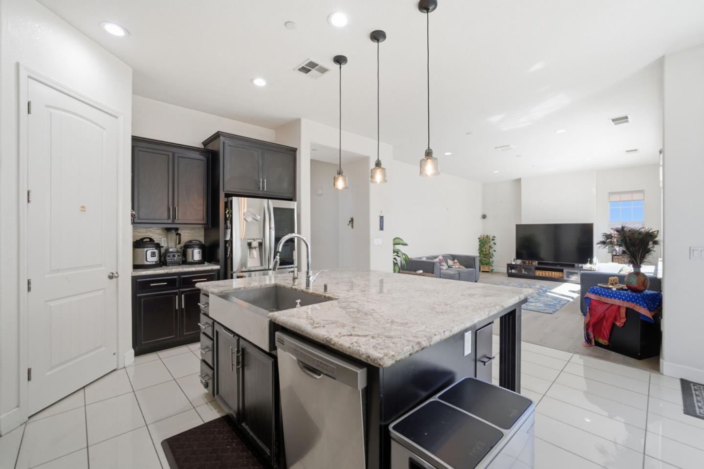9 Chysis Road Milpitas, CA 95035 - Photo 8 of 33 Gallery Image 8