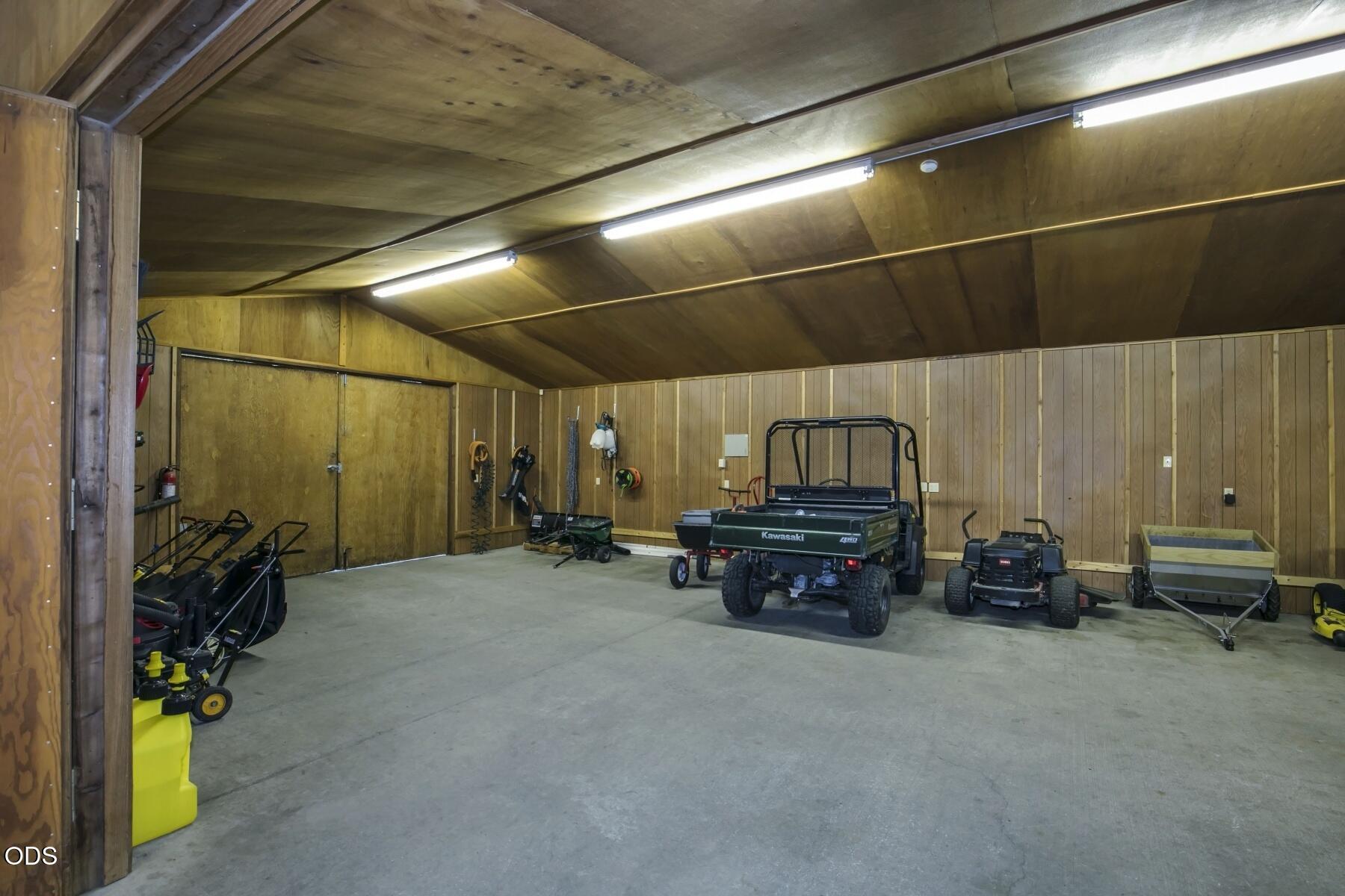 55383 Huntington Road Bend, OR 97707 - Photo 30 of 47