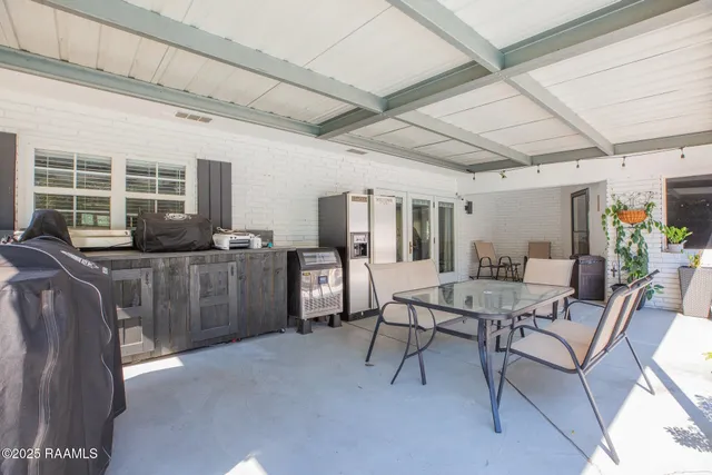 $249,900 | 811 West Viator Street, Delcambre, LA 70528