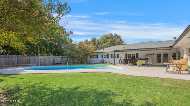 $249,900 | 811 West Viator Street, Delcambre, LA 70528