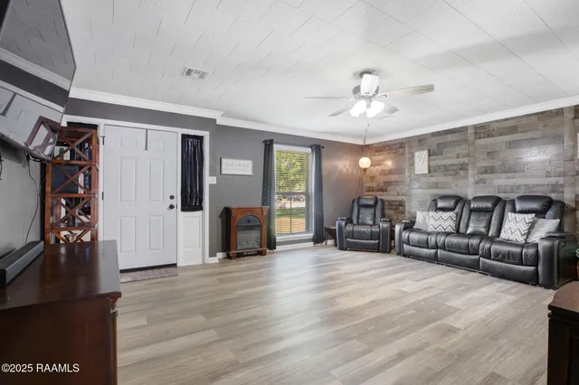 $249,900 | 811 West Viator Street, Delcambre, LA 70528