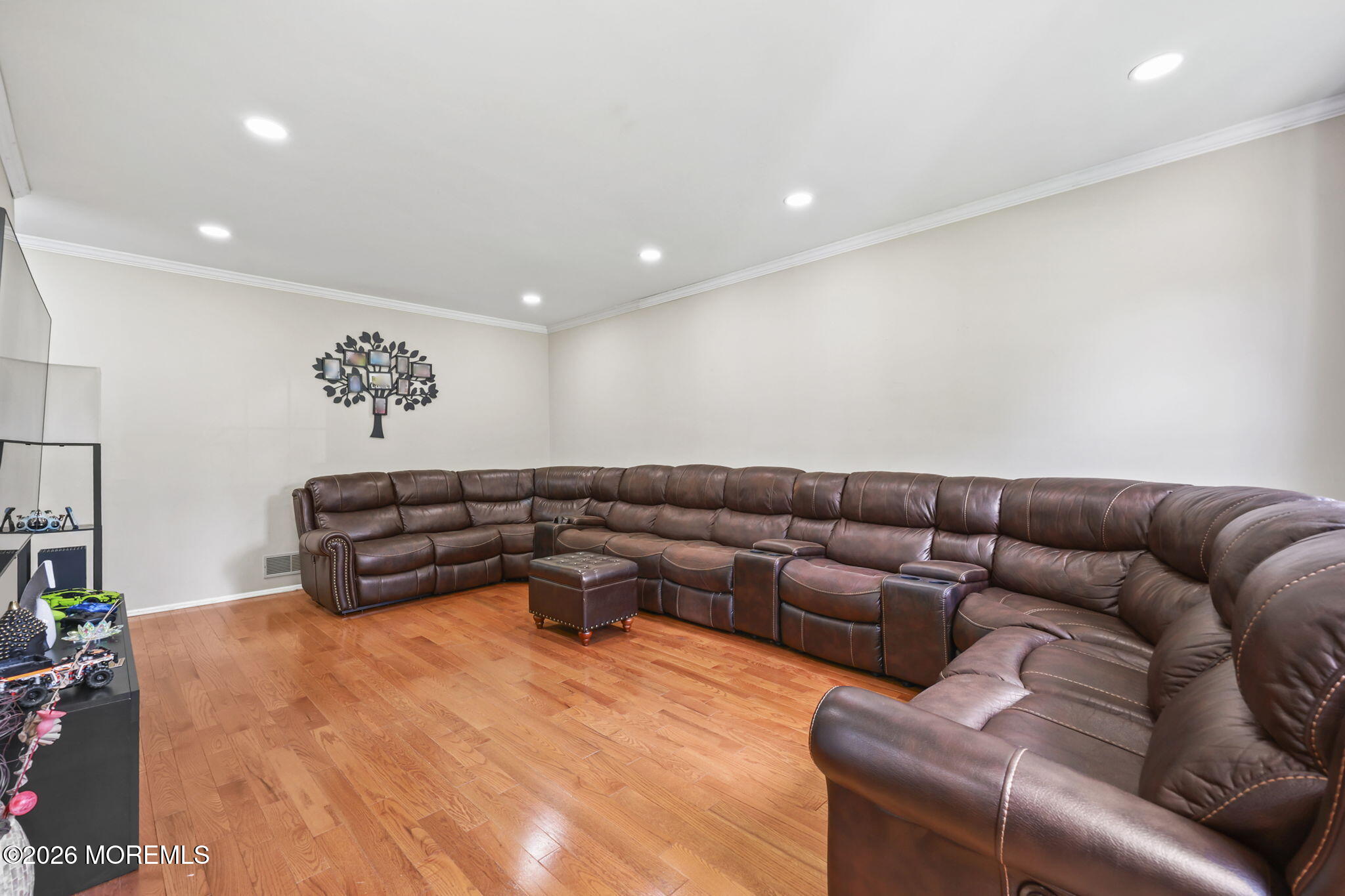 78 Henderson Road Kendall Park, NJ 08824 - Photo 6 of 40 living room