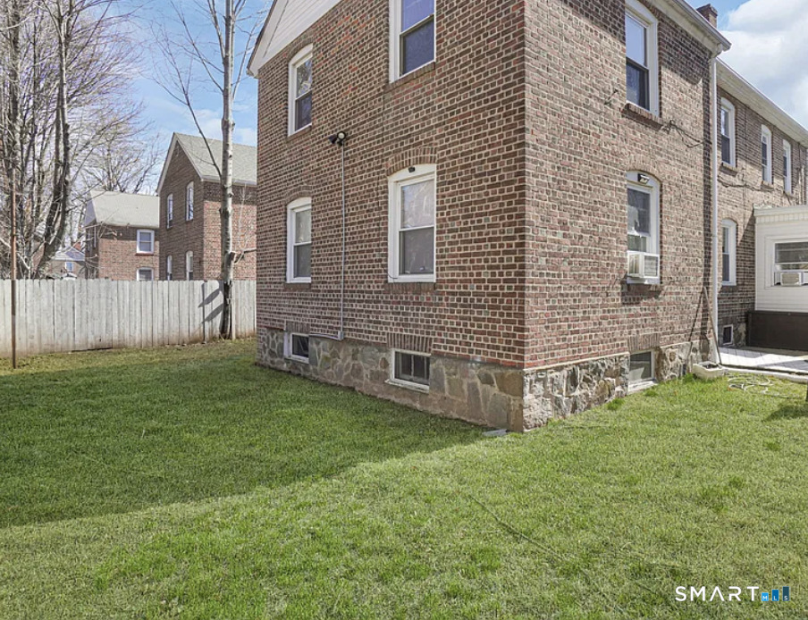 87 Colony Street Bridgeport, CT 06610 - Photo 5 of 12