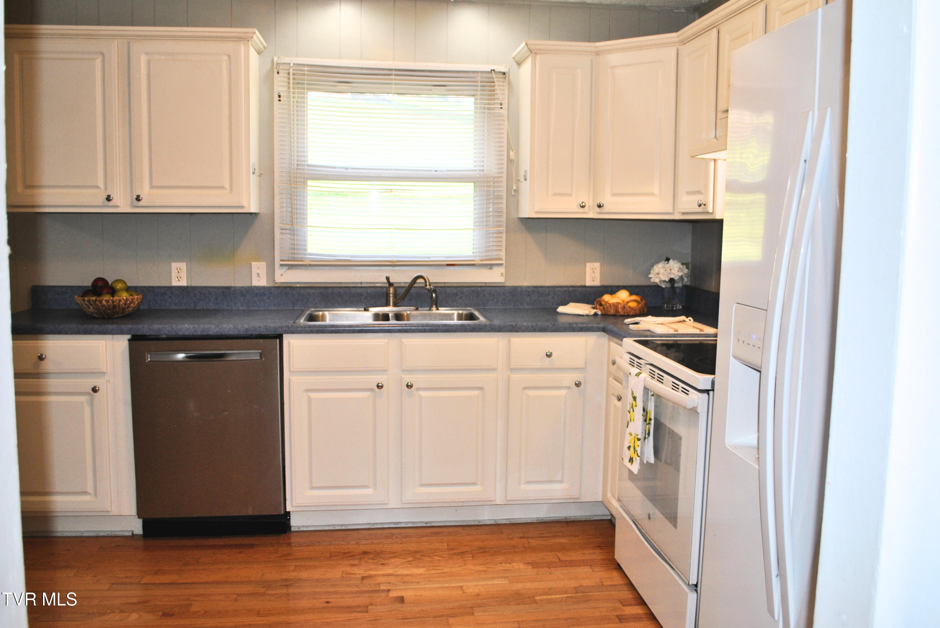 5919 Carters Valley Road Church Hill, TN 37642 - Photo 16 of 37 Kitchen