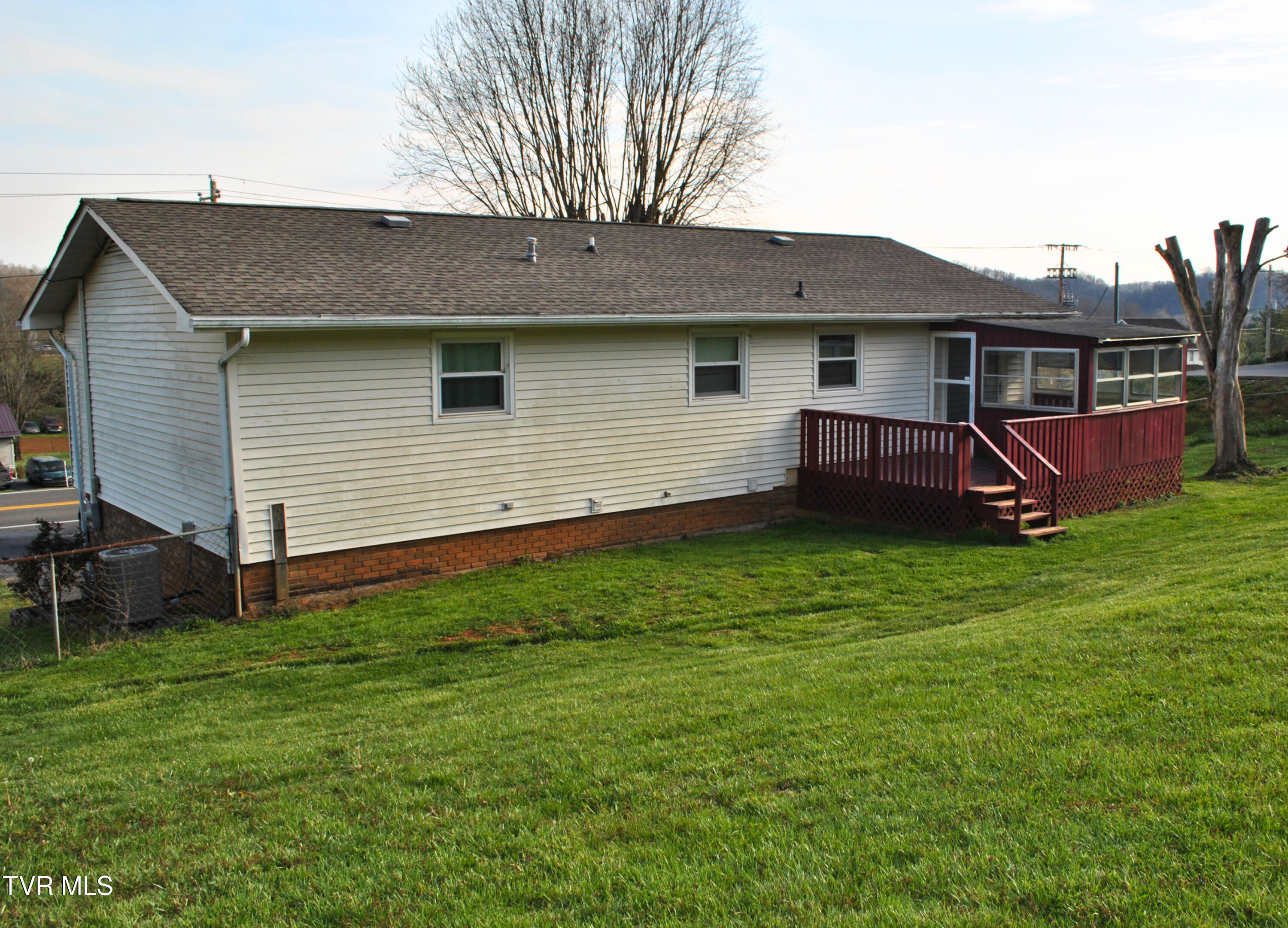 5919 Carters Valley Road Church Hill, TN 37642 - Photo 4 of 37 back of house 3